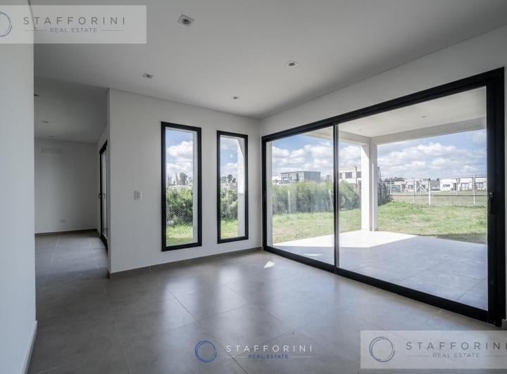 Casa · 177m² · 7 Ambientes · 2 Cocheras
