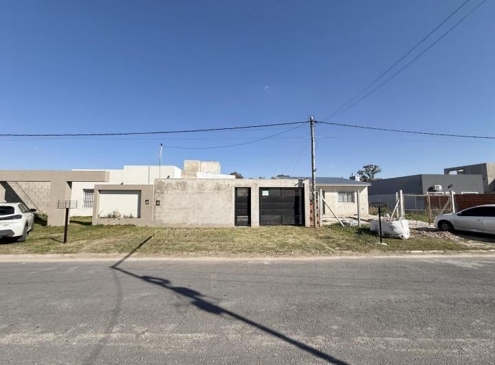 Casa · 95m² · 4 Ambientes · 1 Cochera