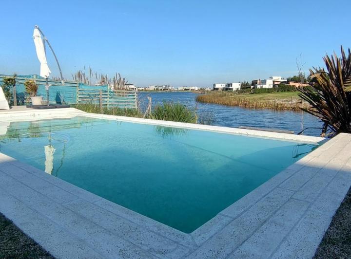 Casa · 219m² · 4 Ambientes · 4 Cocheras