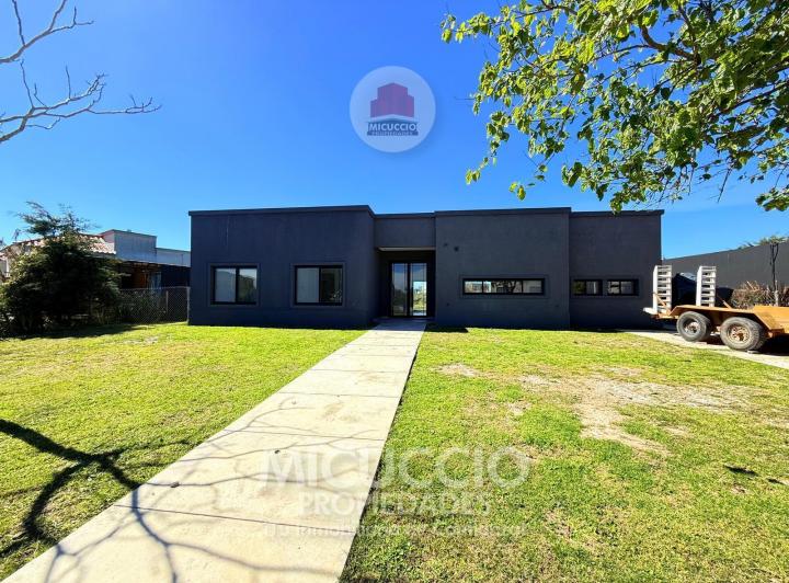 Casa · 160m² · 5 Ambientes · 3 Cocheras
