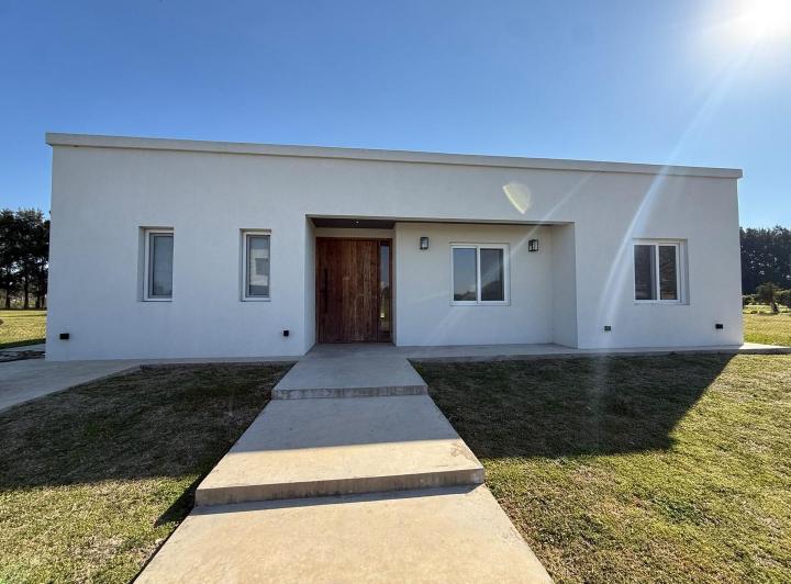 Casa · 200m² · 4 Ambientes · 2 Cocheras