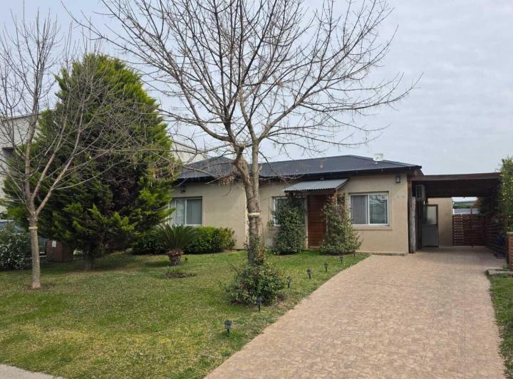 Casa · 130m² · 4 Ambientes · 4 Cocheras