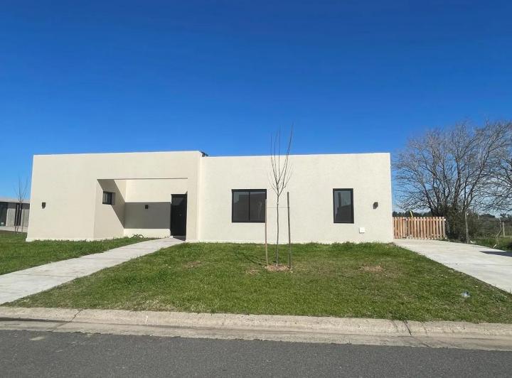 Casa · 120m² · 4 Ambientes · 2 Cocheras