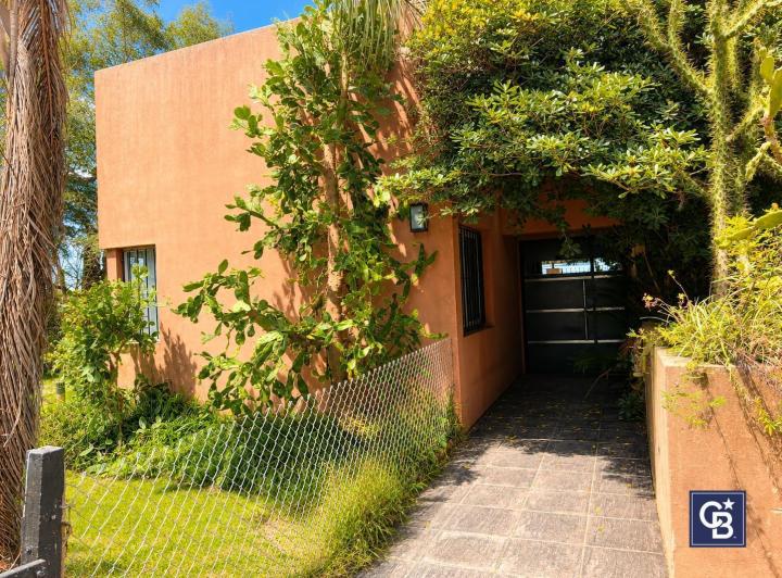Casa · 130m² · 4 Ambientes · 3 Cocheras