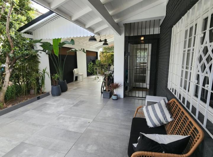 Casa · 147m² · 5 Ambientes · 2 Cocheras