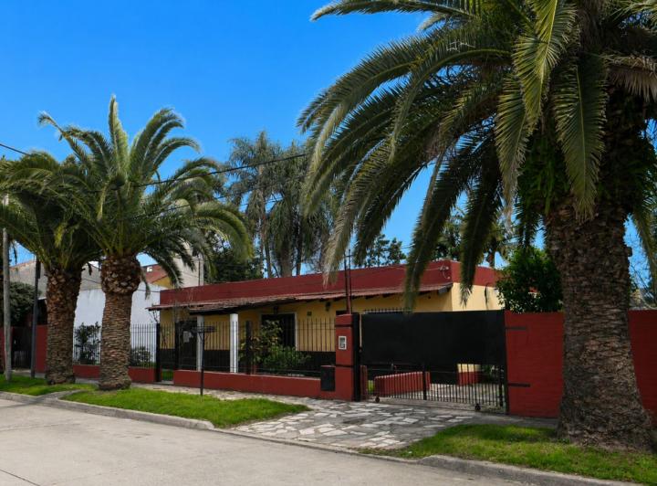 Casa · 243m² · 5 Ambientes · 4 Cocheras