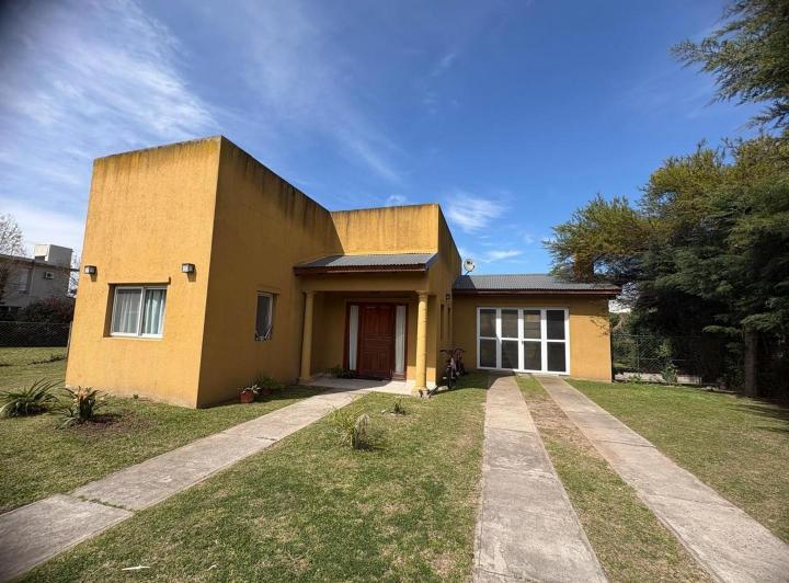 Casa · 155m² · 3 Ambientes · 2 Cocheras