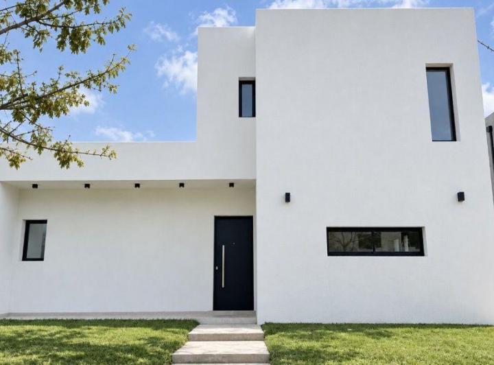 Casa · 177m² · 4 Ambientes · 3 Cocheras
