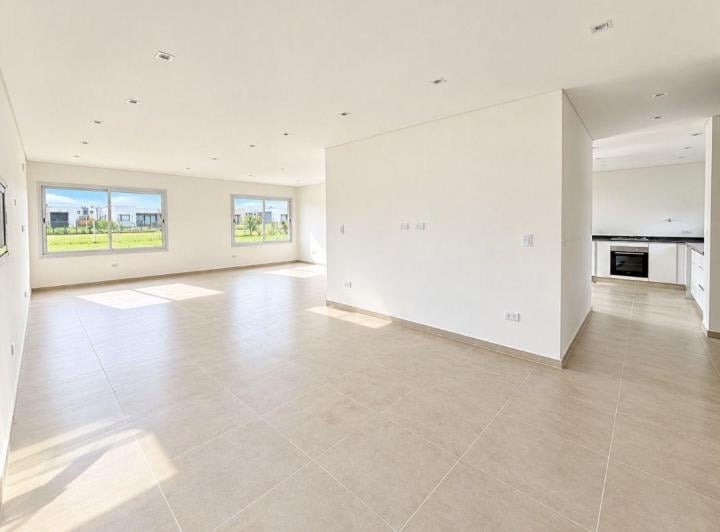 Casa · 188m² · 4 Ambientes · 2 Cocheras