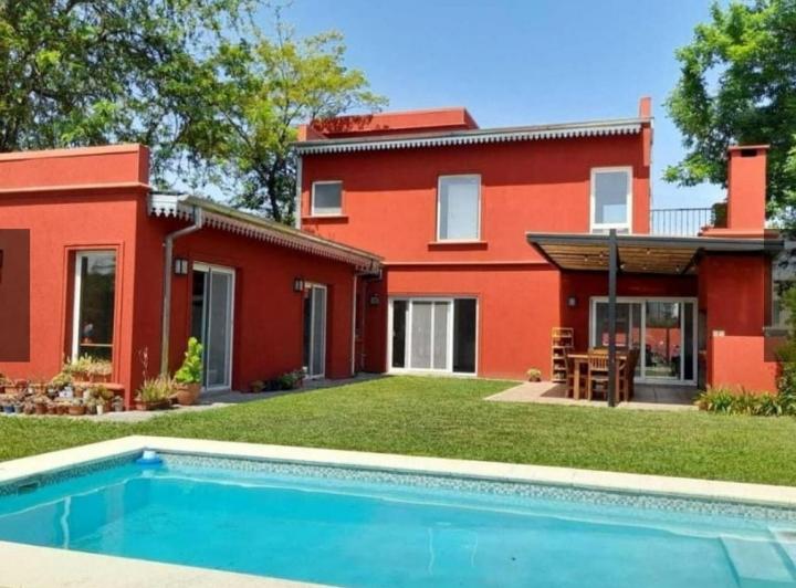 Casa · 234m² · 4 Ambientes · 4 Cocheras