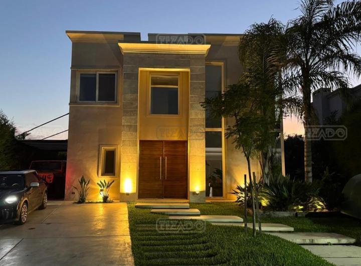 Casa · 226m² · 4 Ambientes · 1 Cochera