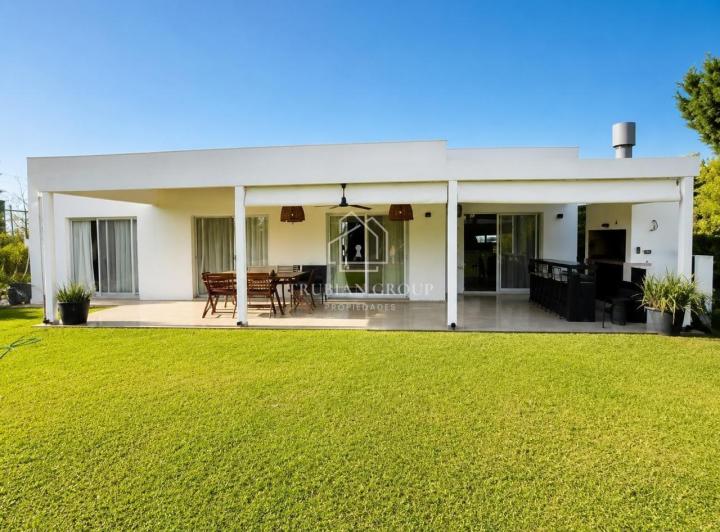 Casa · 140m² · 4 Ambientes · 1 Cochera
