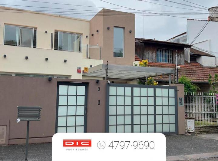 Casa · 236m² · 6 Ambientes · 2 Cocheras