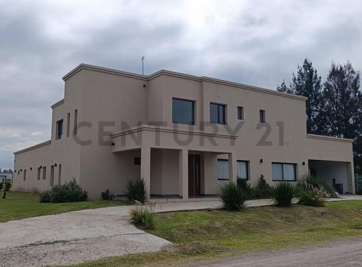 Casa · 342m² · 5 Ambientes · 2 Cocheras
