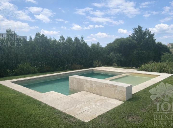 Casa · 210m² · 4 Dormitorios