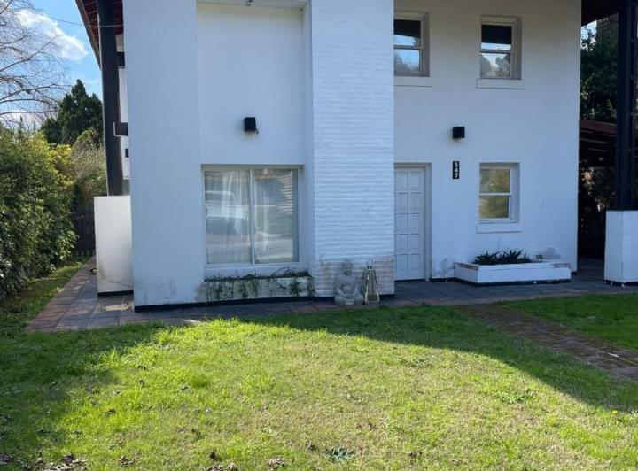 Casa · 180m² · 4 Ambientes · 2 Cocheras