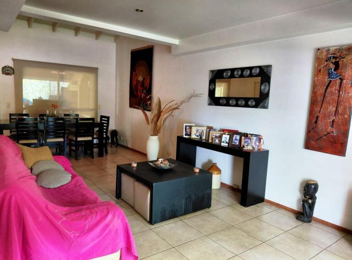 Casa · 148m² · 5 Ambientes · 2 Cocheras