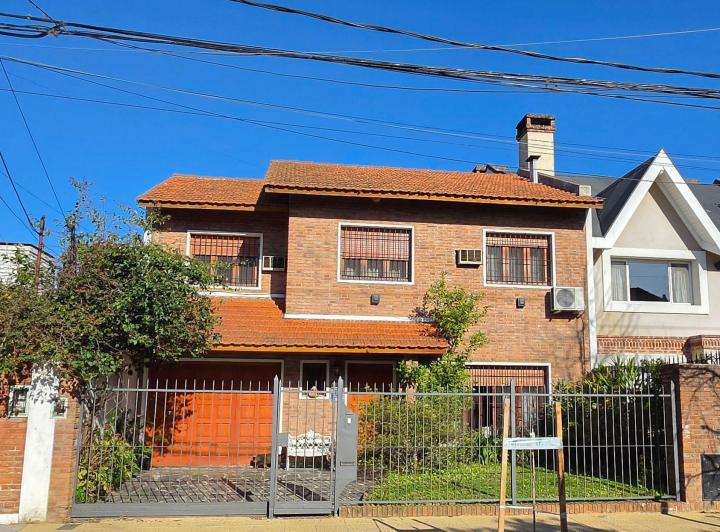 Casa · 202m² · 6 Ambientes · 1 Cochera