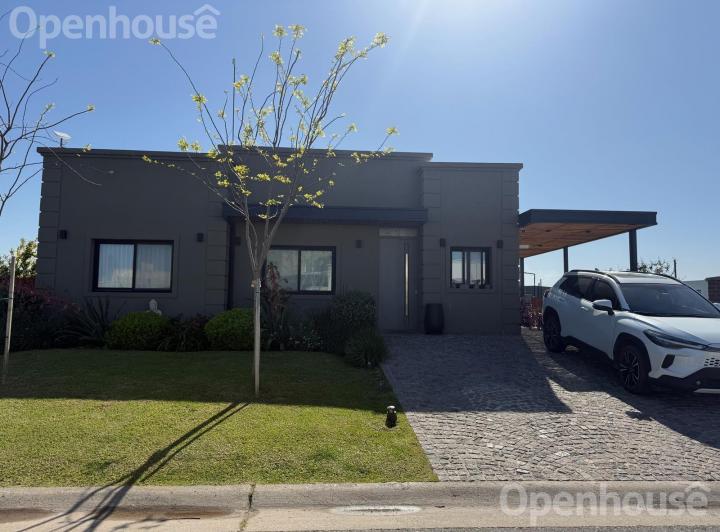 Casa · 146m² · 5 Ambientes · 4 Cocheras