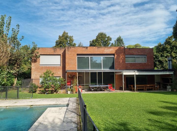Casa · 469m² · 8 Ambientes · 2 Cocheras