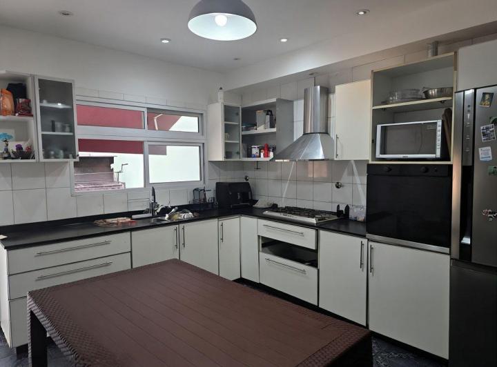 Casa · 190m² · 6 Ambientes · 1 Cochera