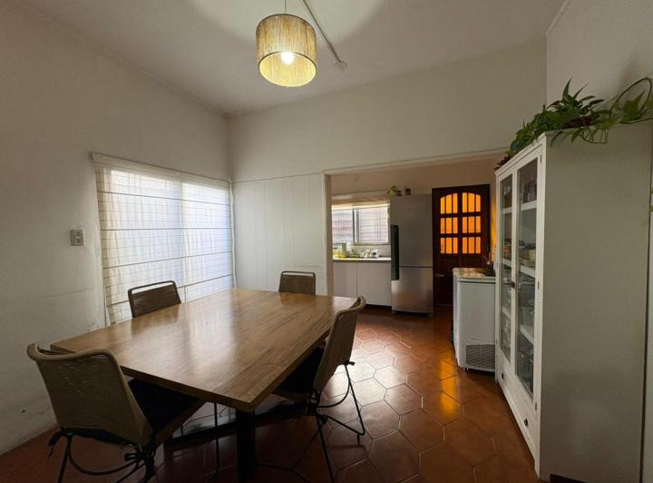 Casa · 235m² · 6 Ambientes · 3 Cocheras