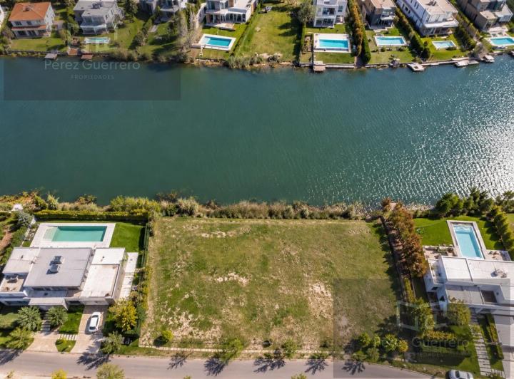 Terreno · 853m²