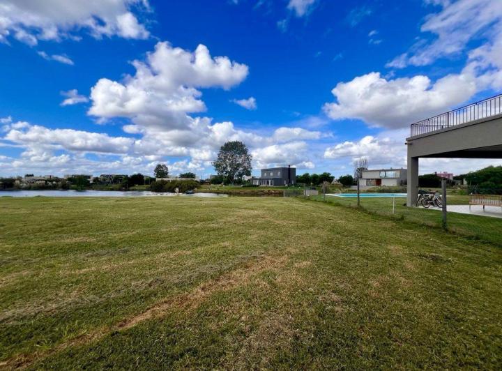 Terreno · 835m²