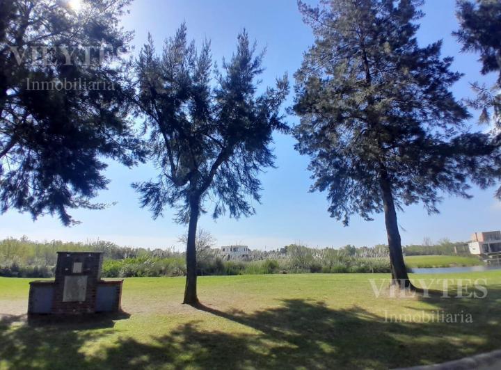 Terreno · 899m²