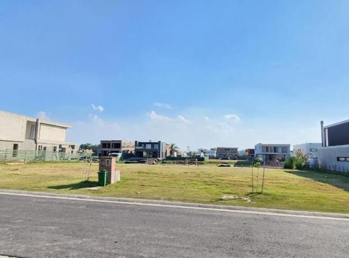 Terreno · 815m²