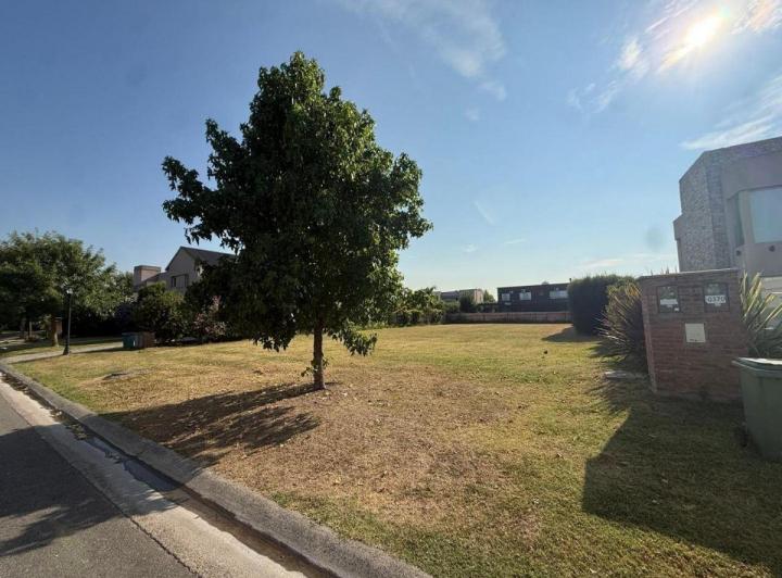 Terreno · 815m²