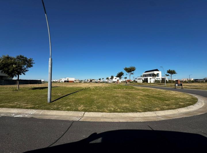 Terreno · 647m²