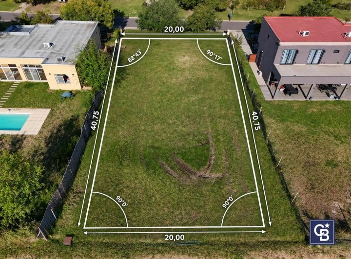Terreno · 813m²