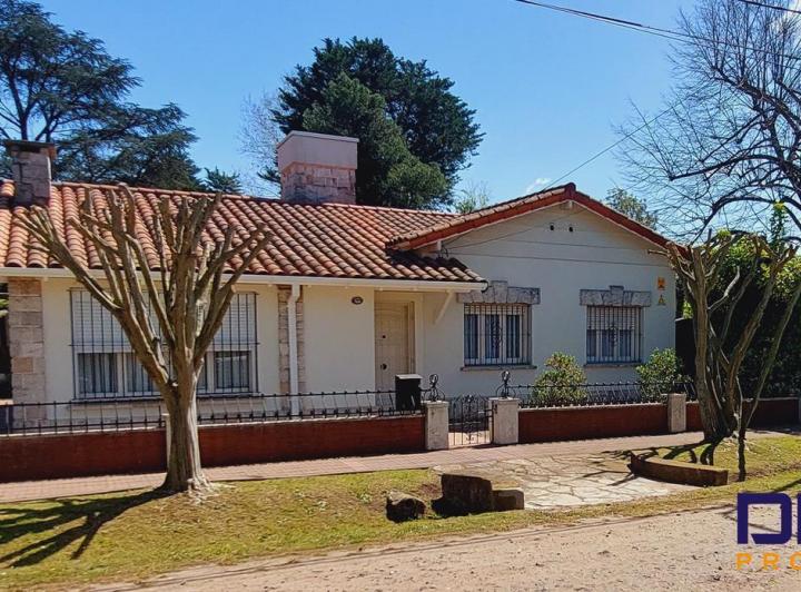 Casa · 128m² · 4 Ambientes · 2 Cocheras
