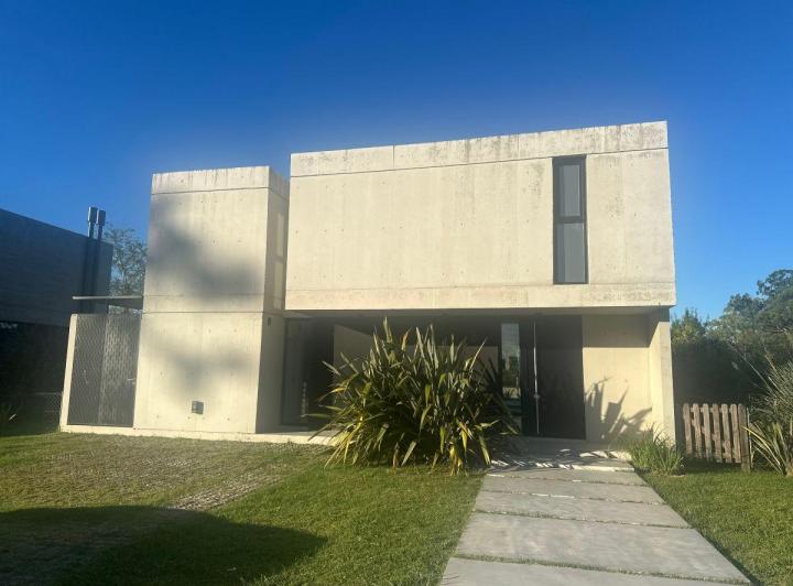 Casa · 170m² · 5 Ambientes