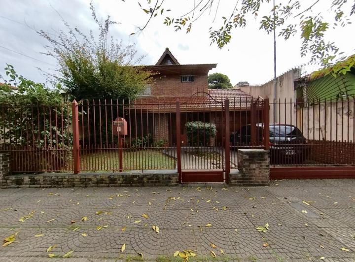 Casa · 209m² · 4 Ambientes · 2 Cocheras