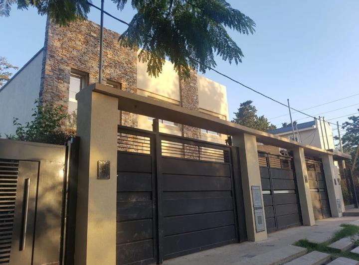 Casa · 90m² · 4 Ambientes · 1 Cochera