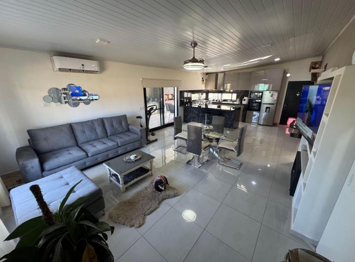 Casa · 130m² · 3 Ambientes · 1 Cochera