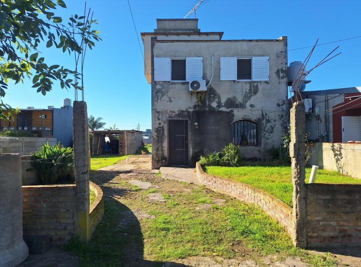 Casa · 325m² · 4 Ambientes · 2 Cocheras