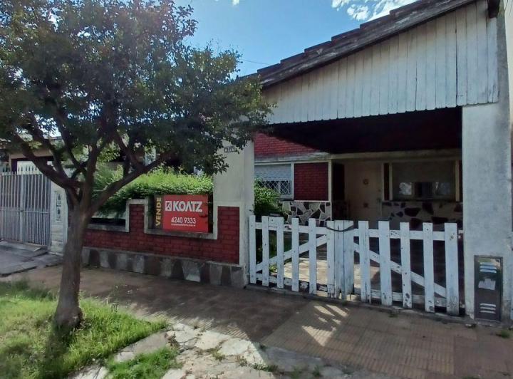 Casa · 71m² · 4 Ambientes · 1 Cochera