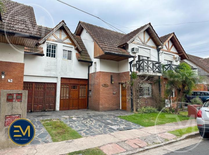 Casa · 130m² · 4 Ambientes · 2 Cocheras