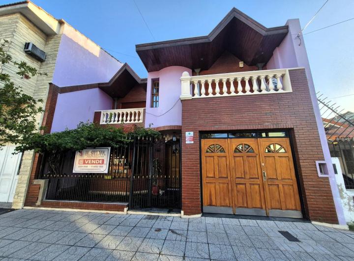 Casa · 222m² · 5 Ambientes · 1 Cochera