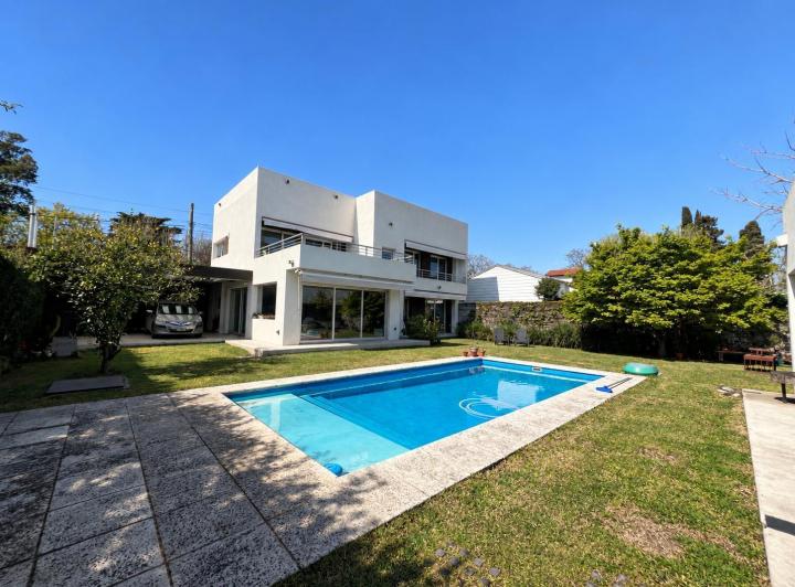 Casa · 248m² · 5 Ambientes · 1 Cochera