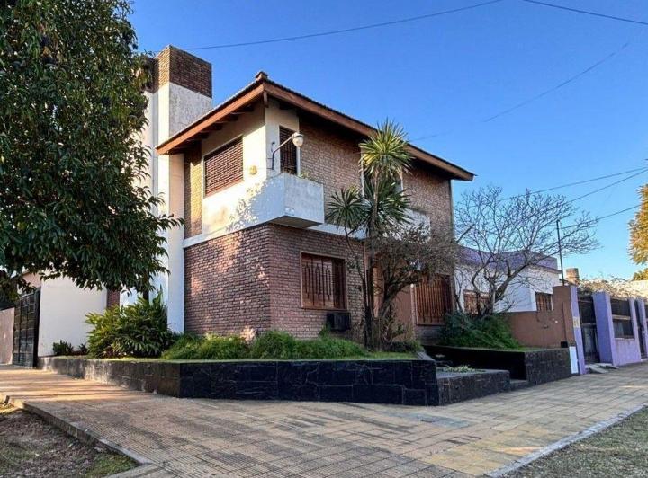 Casa · 279m² · 2 Cocheras