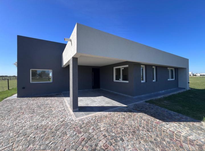 Casa · 185m² · 4 Ambientes · 2 Cocheras
