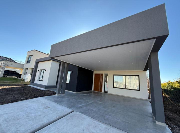 Casa · 180m² · 4 Ambientes · 1 Cochera