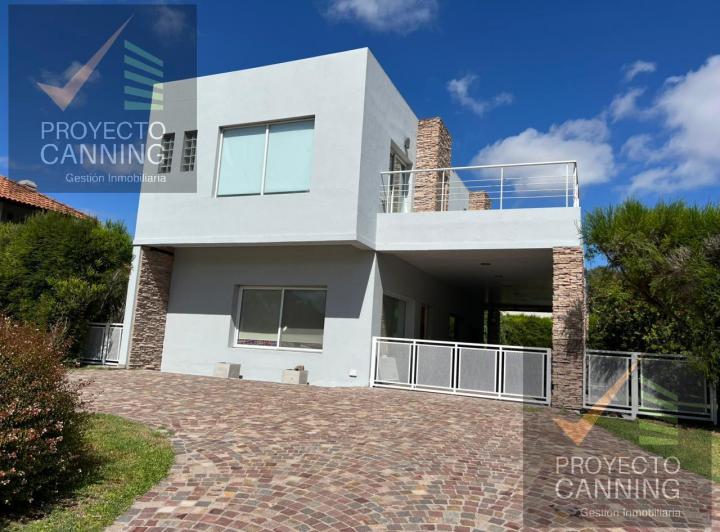 Casa · 244m² · 4 Ambientes · 2 Cocheras