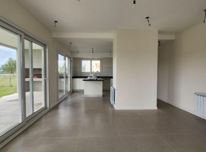 Casa · 185m² · 4 Ambientes · 1 Cochera