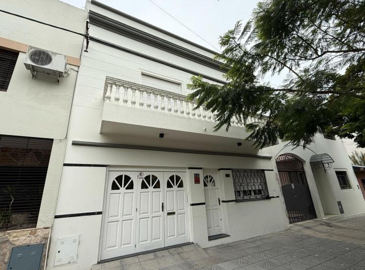 Casa · 200m² · 6 Ambientes · 1 Cochera