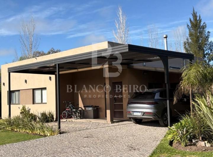 Casa · 240m² · 5 Ambientes · 2 Cocheras